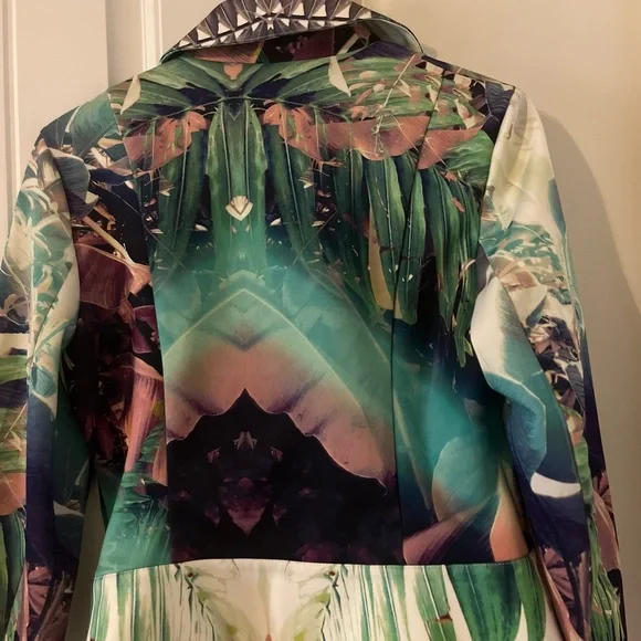 Jennifer Lopez Vibrant Tropical Jacket . - Picture 3 of 5